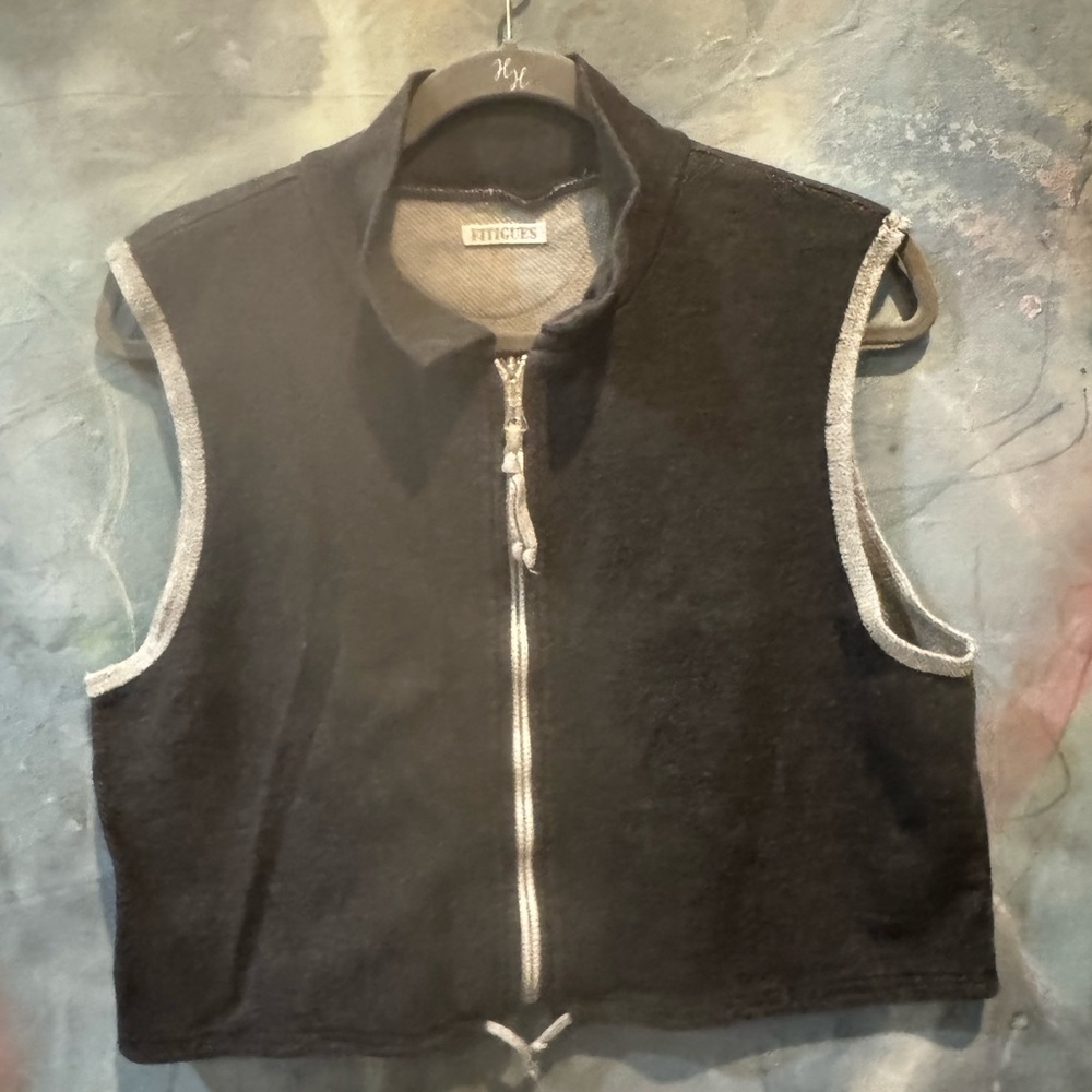 FITIGUES Women’s Zip Up Gray Vest - Size Large - Very Good Pre-Owned Condition!
